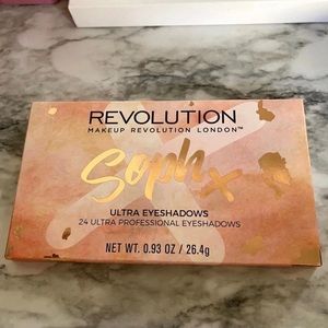 Makeup Revolution x Sophx Pallet